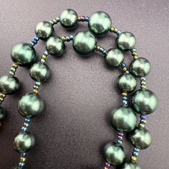 Kissaka Green Glass Bead Faux Pearl Necklace With Gold-Tone Clasp Elegant Design - Picture 7 of 8